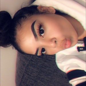 Meet your Posher, Mia